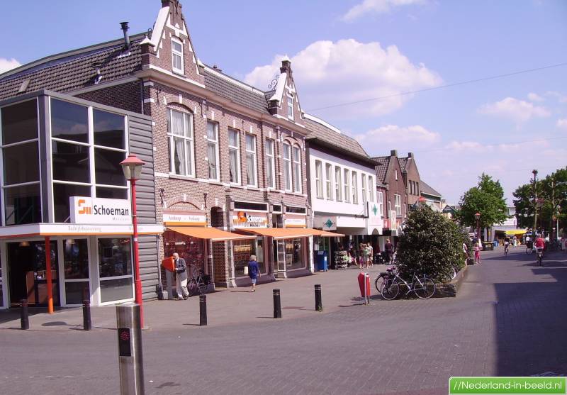 Veenendaal > Cederlaan luchtfoto's / foto's Nederlandinbeeld.nl